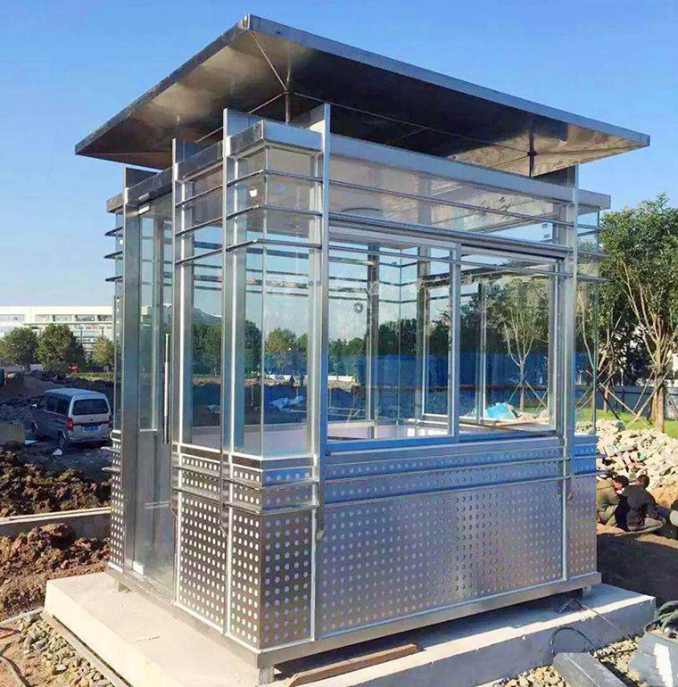 彩鋼板崗亭跟沒上色的不銹鋼崗亭有什么區(qū)別？