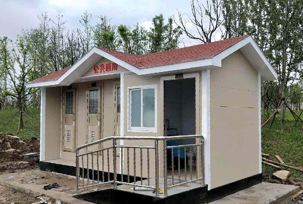 移動(dòng)公廁金屬雕花板環(huán)保移動(dòng)廁所定制