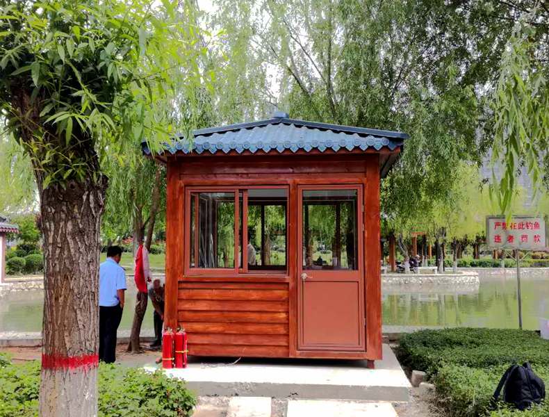 木質(zhì)保安崗?fù)?>
          <h1>-1-</h1>
          <span>木質(zhì)保安崗?fù)?/span>
          <P>木質(zhì)的崗?fù)?，常見的就是進(jìn)去的售貨亭，或者···</P>
          </li>
         </a>
        
         <a href=