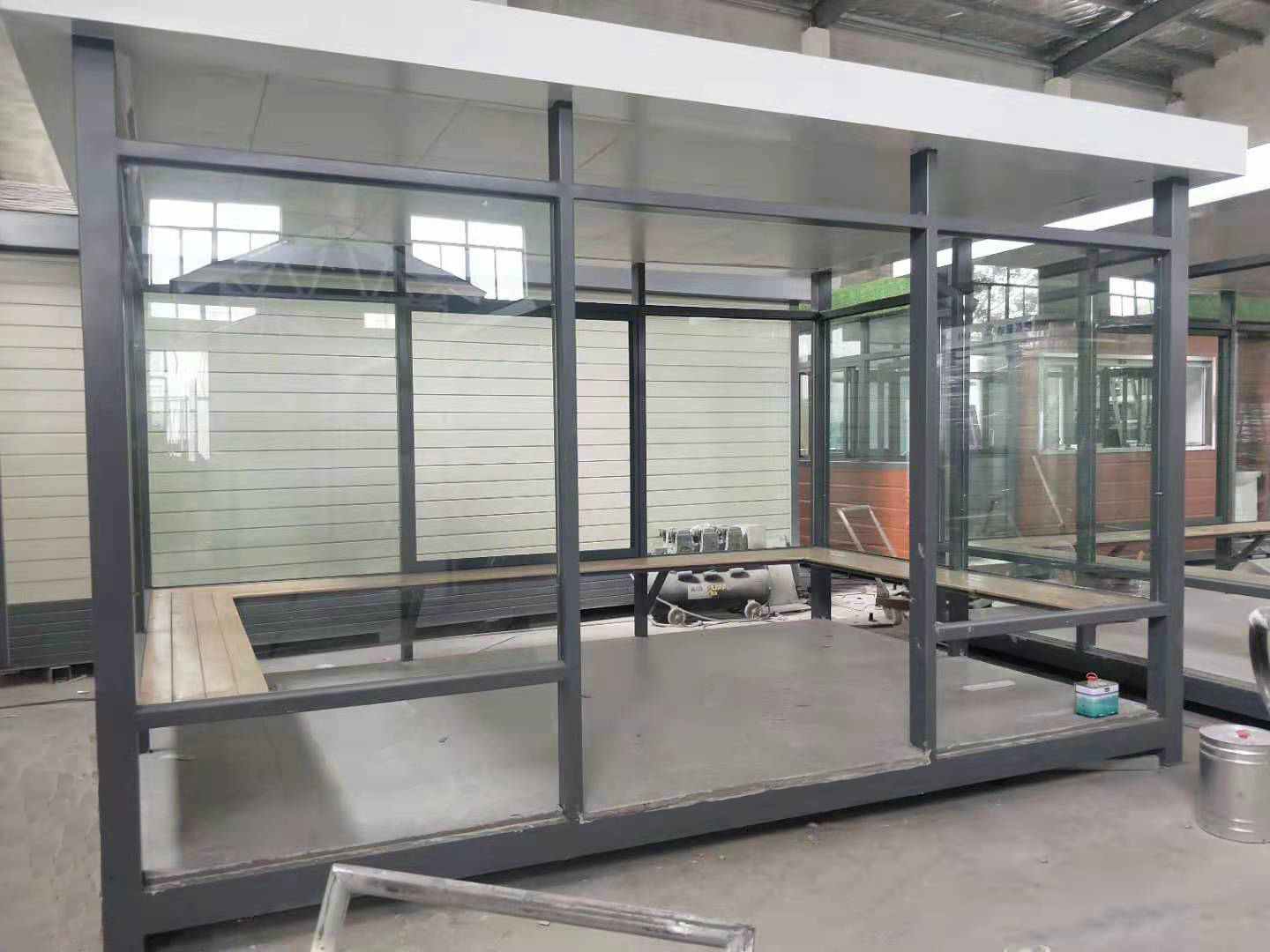 生產(chǎn)中的吸煙亭 生產(chǎn)中的吸煙亭