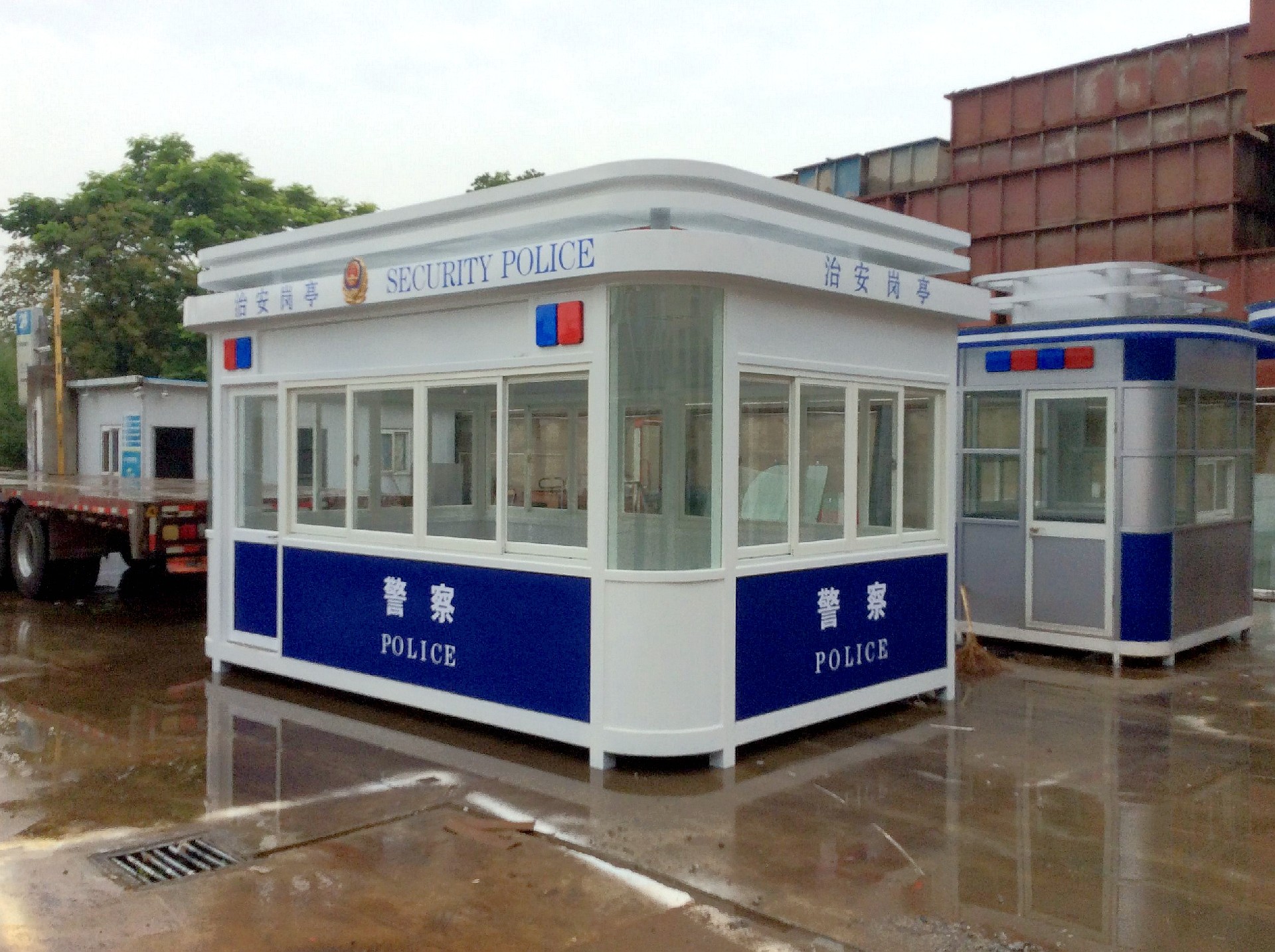 桂林陽朔火車站治安崗?fù)? alt=