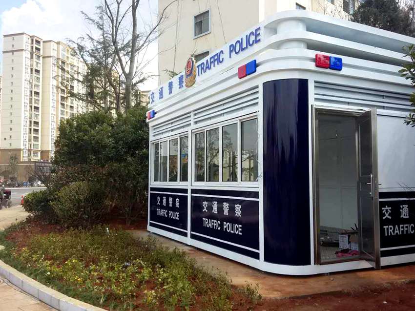 云南昭通市朝陽區(qū)交警崗?fù)? alt=