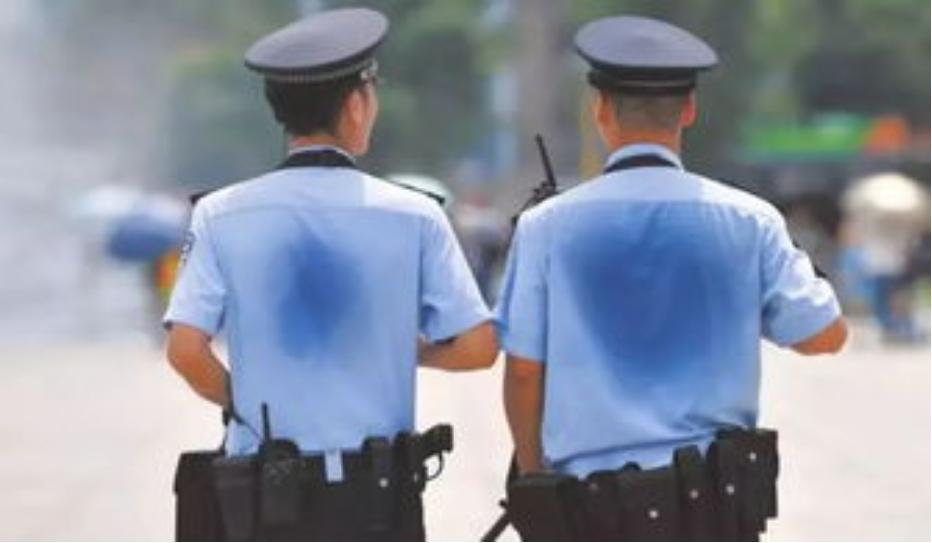 我們能為辛勤工作飽受風(fēng)吹日曬的民警同志做些什么呢？