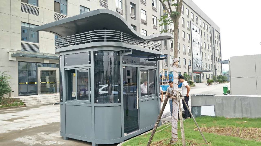 靈活安全的現(xiàn)代移動(dòng)崗?fù)?></dt>
            <dd>
              <h3>靈活安全的現(xiàn)代移動(dòng)崗?fù)?/h3>
              移動(dòng)崗?fù)ぃ址Q保安亭或活動(dòng)崗?fù)?，是一種可靈活移動(dòng)的小型建筑設(shè)···
            </dd>
          </dl>
        </a></li>
        
        <li><a href=